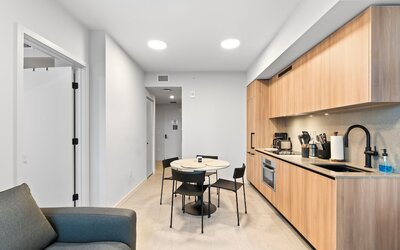 501 First - Steps from Bayside