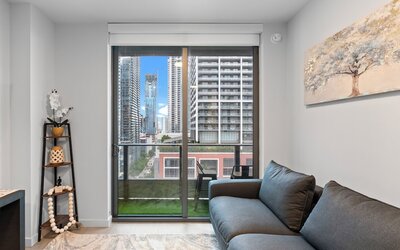 501 First - Steps from Bayside