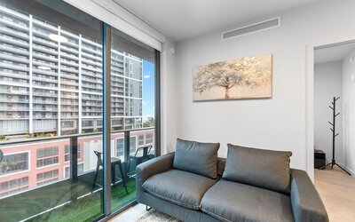 501 First - Steps from Bayside