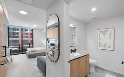 501 First - Steps from Bayside