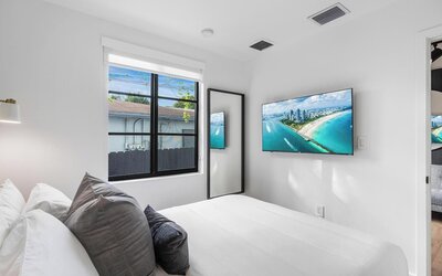Lux Retreat By Renzzi