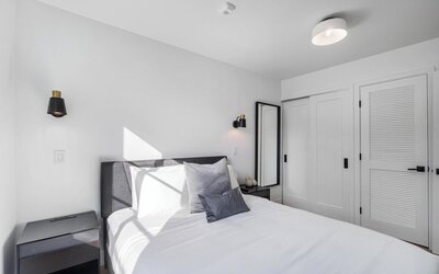 Lux Retreat By Renzzi