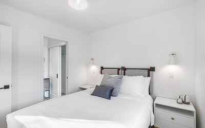 Lux Retreat By Renzzi