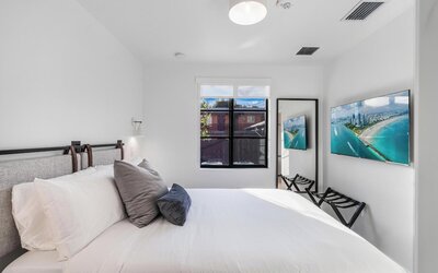 Lux Retreat By Renzzi