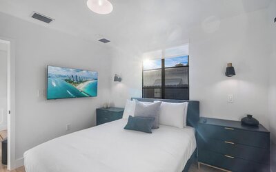 Lux Retreat By Renzzi