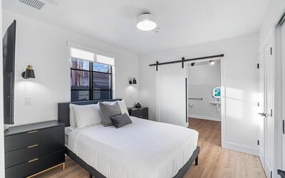 Lux Retreat By Renzzi