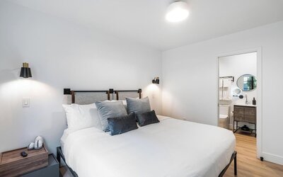 Lux Retreat By Renzzi