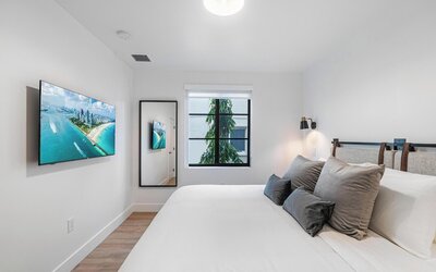 Lux Retreat By Renzzi