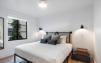 Lux Retreat By Renzzi