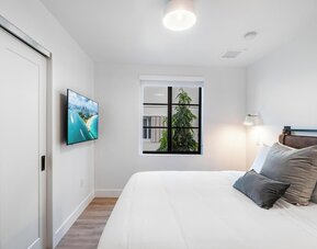 Lux Retreat By Renzzi