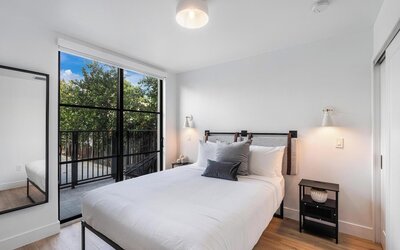 Lux Retreat By Renzzi