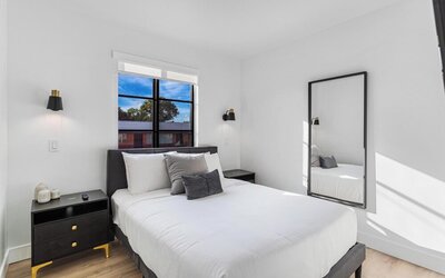 Lux Retreat By Renzzi