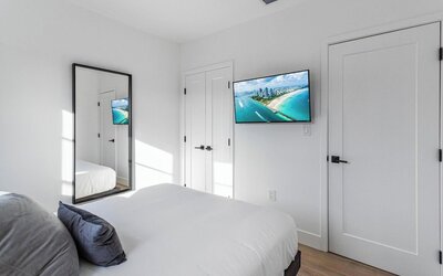 Lux Retreat By Renzzi