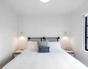 Lux Retreat By Renzzi