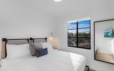 Lux Retreat By Renzzi