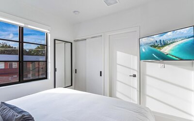 Lux Retreat By Renzzi