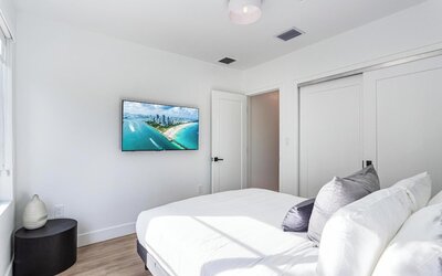 Lux Retreat By Renzzi