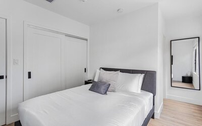 Lux Retreat By Renzzi