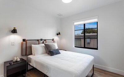 Lux Retreat By Renzzi
