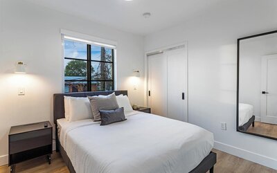 Lux Retreat By Renzzi