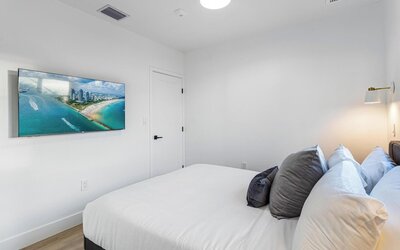 Lux Retreat By Renzzi