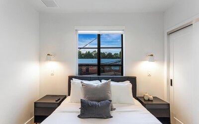 Lux Retreat By Renzzi