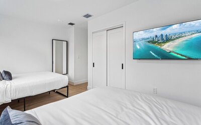 Lux Retreat By Renzzi