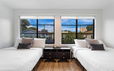 Lux Retreat By Renzzi