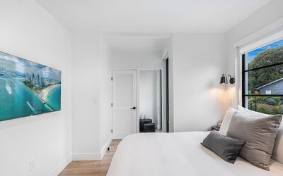 Lux Retreat By Renzzi