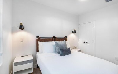 Lux Retreat By Renzzi