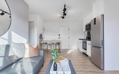 Lux Retreat By Renzzi
