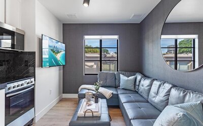 Lux Retreat By Renzzi