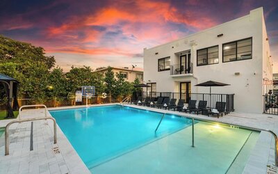 Lux Retreat By Renzzi
