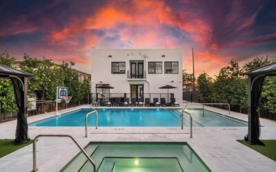 Lux Retreat By Renzzi