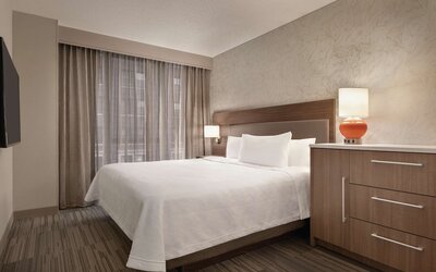 Home2 Suites by Hilton Chicago River North