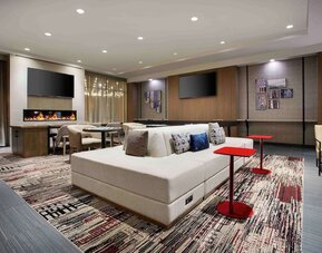 DoubleTree by Hilton Chicago Midway Airport