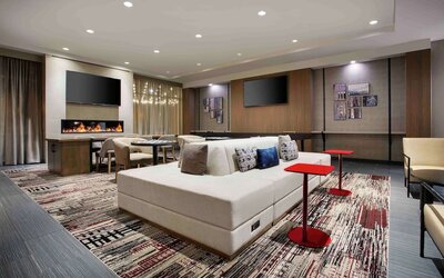 DoubleTree by Hilton Chicago Midway Airport