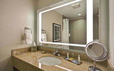 DoubleTree by Hilton Chicago Midway Airport