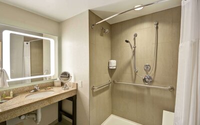 DoubleTree by Hilton Chicago Midway Airport