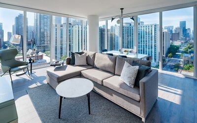 Level Chicago – Old Town