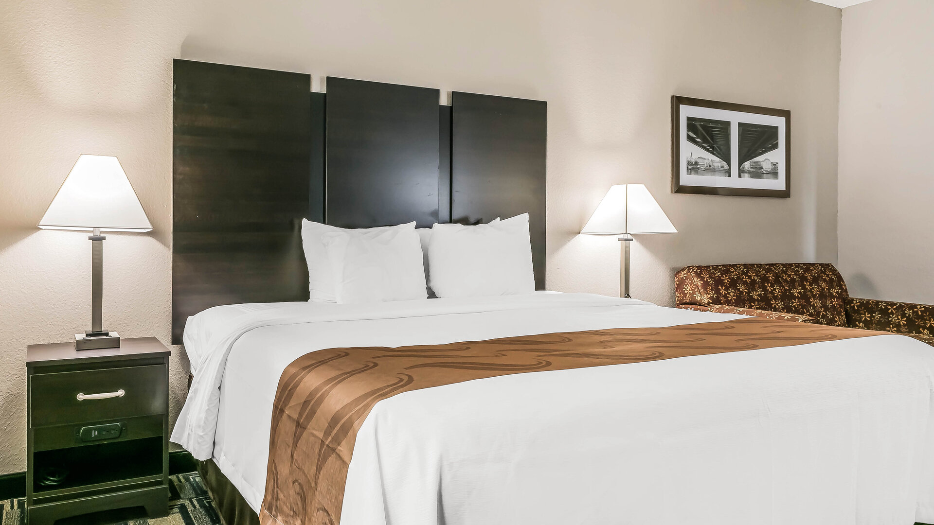 Day room at Suburban Studios Mason Hwy-42.