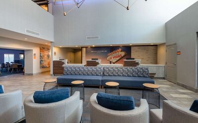 La Quinta Inn & Suites by Wyndham Las Vegas Airport South