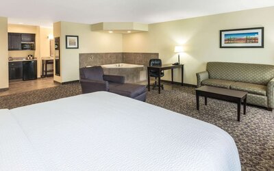 La Quinta Inn & Suites by Wyndham Las Vegas Airport South