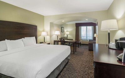La Quinta Inn & Suites by Wyndham Las Vegas Airport South