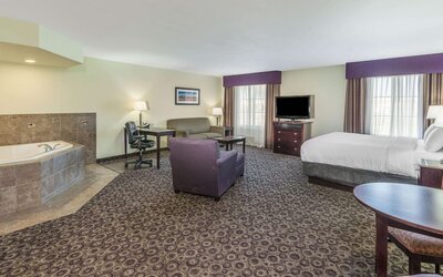 La Quinta Inn & Suites by Wyndham Las Vegas Airport South