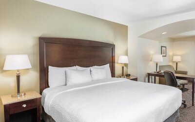 La Quinta Inn & Suites by Wyndham Las Vegas Airport South