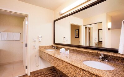 Courtyard by Marriott Woburn/Boston North