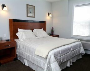 Crescent Suites Hotel