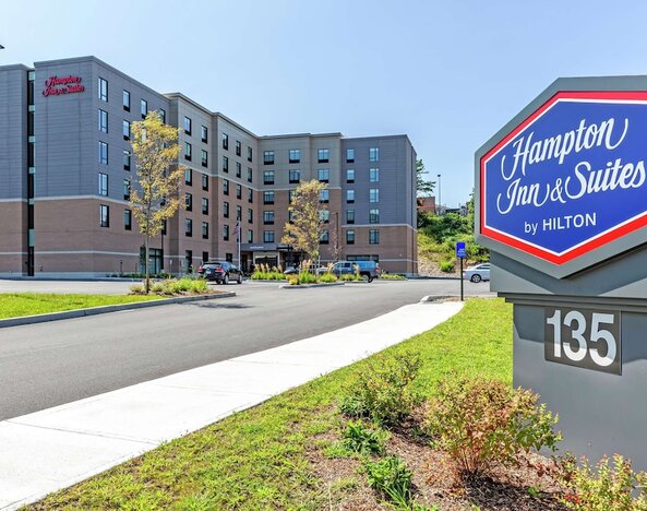 Hampton Inn & Suites Boston/Waltham