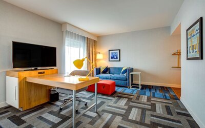 Hampton Inn & Suites Boston/Waltham